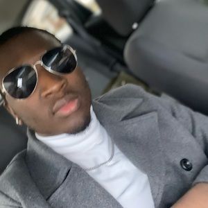 Meet your Posher, Deontae